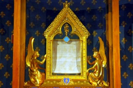 chartres-relique-voile-de-la-vierge-jpg